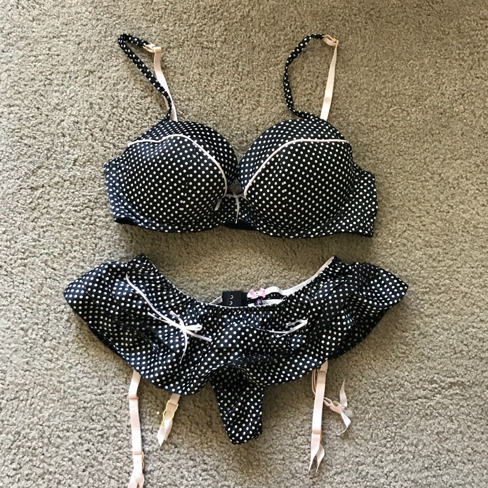 Victoria’s Secret lingerie set: bra + panty